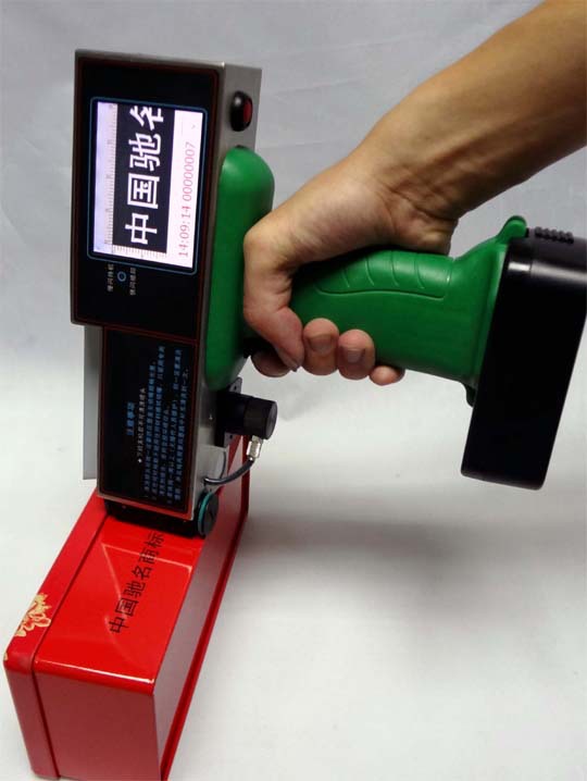 手持噴碼機(jī)新品推薦 全方位解析AJ-3D型中英文噴碼解決方案